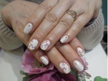 白いお花でアーリーサマー♪ - Cherie Nail salon エキマルシェ大阪店