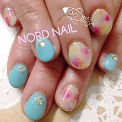 ターコイズブルーのワンカラー×ピンクの水彩ぼかし - NORD NAIL