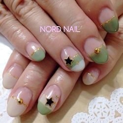 セージグリーン×ヌードの逆フレンチ×ブラックの星