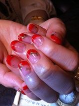 レッドフレンチ×ゴールドラインのシンプルネイル - BIGOUDI SALON