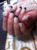 ヌードピンク×ブラックフレンチ×ホワイトの小花 - BIGOUDI SALON
