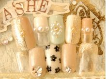 アイボリーベージュのチップ×パールと小花 - a'she 南堀江本店