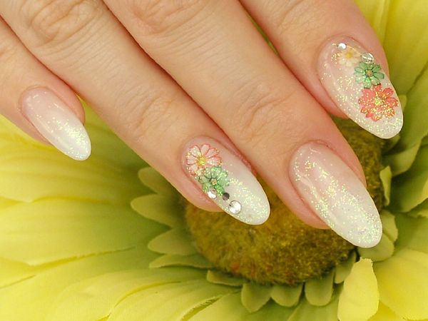 ホワイトラメのワンカラー×オレンジの小花 - NAIL SELECTION 心斎橋店