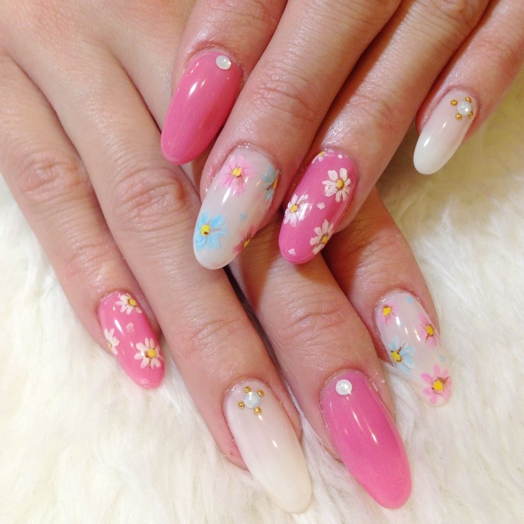 ピンク×ホワイトのグラデーション×白い小花 - Diva Nail Salon 心斎橋店