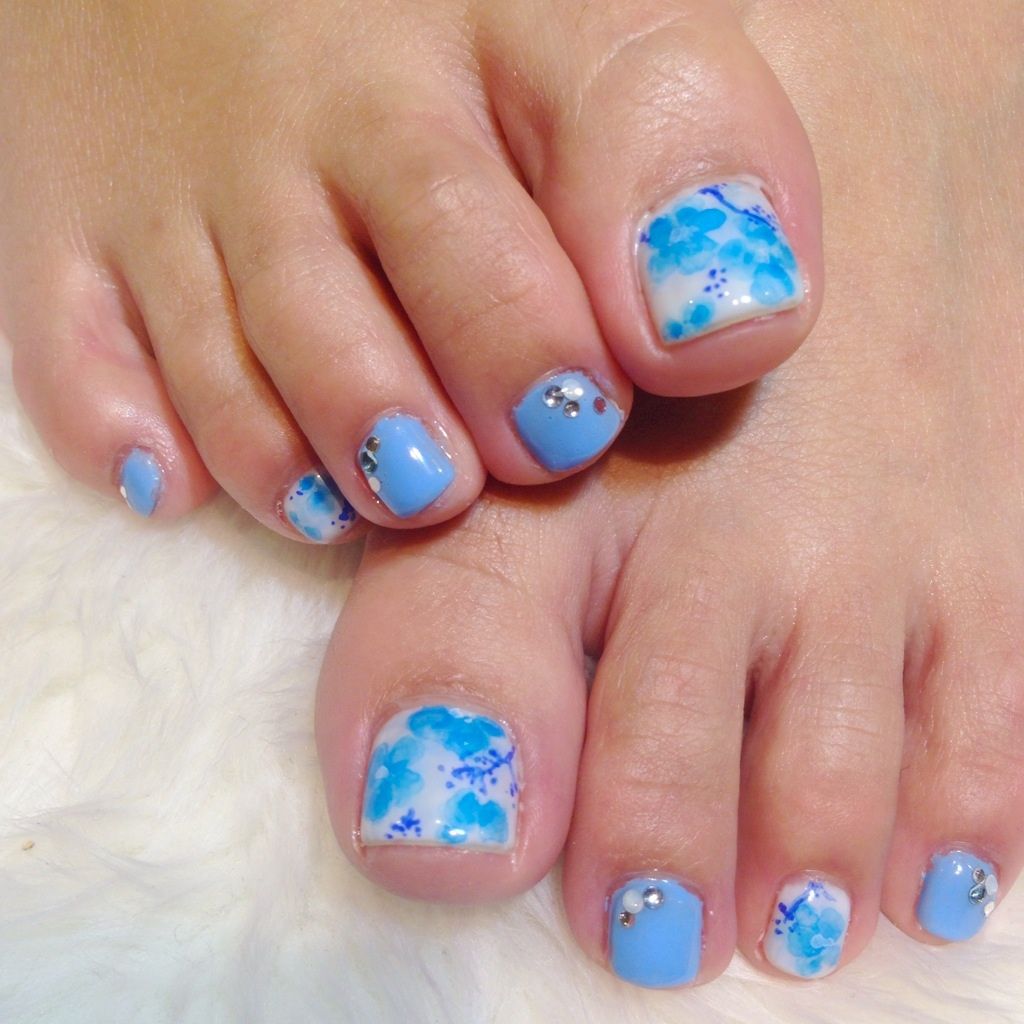 ブルーの水彩アートのフットネイル×ストーン - Ｄiva　Nail Salon　心斎橋店