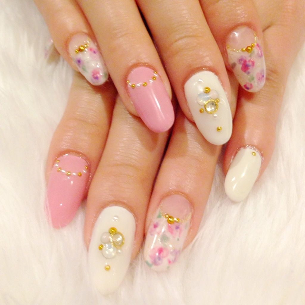 ピンク×ホワイトの押し花ネイル×ゴールドライン - Ｄiva　Nail Salon　心斎橋店