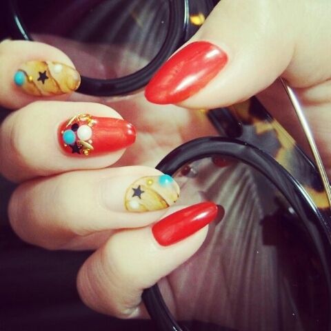 レッドのワンカラー×星とターコイズのパーツ - Me nail