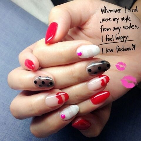 レッド×ホワイトのリップ柄×ブラックのドット - Me nail