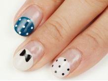 ドットに変形フレンチ - light nails