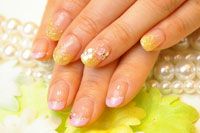 イエローのラメグラデーション×ホログラム - PRIBEAU NAIL