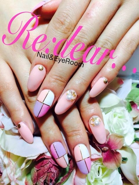 ピンクベージュ×パープルのブロックアート×シルバーライン - Nail&Eye Room Re:dear...