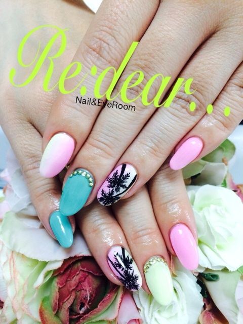 ピンク×ターコイズのワンカラー×黒のヤシの木アート - Nail&Eye Room Re:dear...