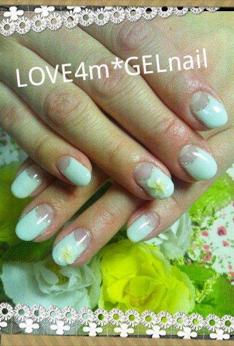ミントグリーンのワンカラー×ゴールドラインと小花 - LOVE4m*GELnail