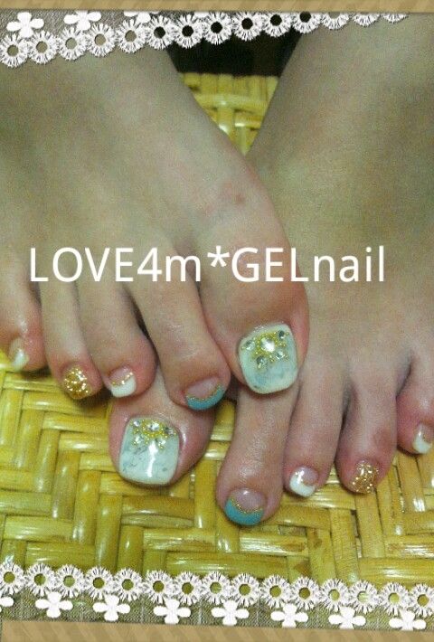 ミント×ホワイトのフット×ゴールドのフラワー - LOVE4m*GELnail