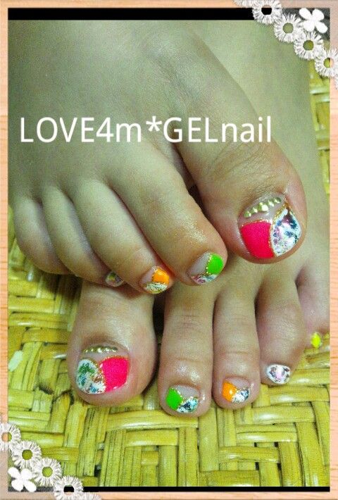 ネオンピンク×グリーンのフット×シルバーホイル - LOVE4m*GELnail