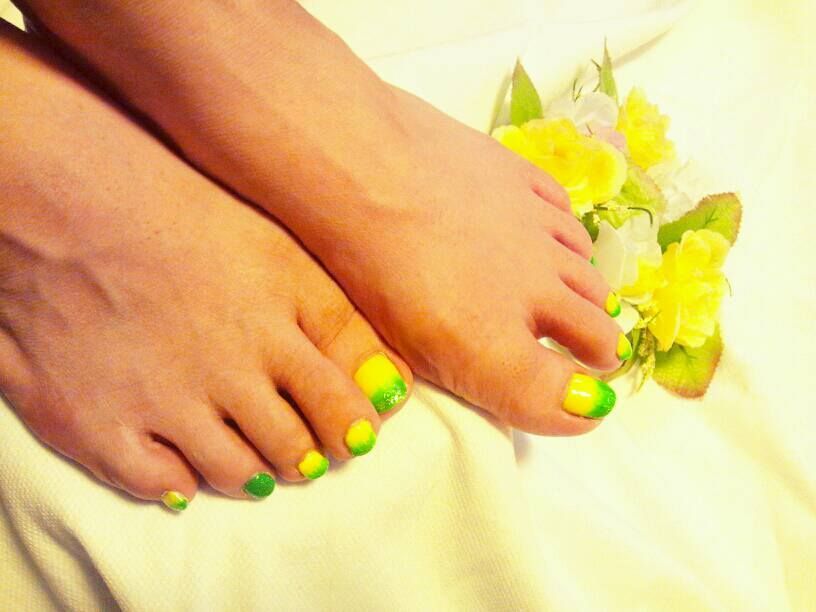 グリーン×イエローの2色ワンカラーフット - LOVE4m*GELnail