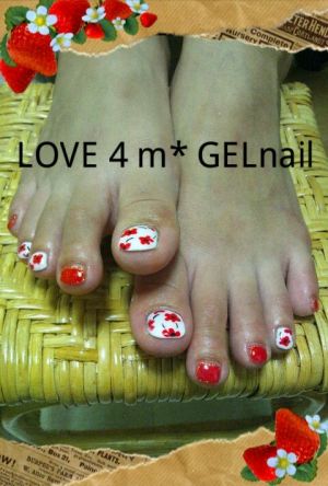 レッド×ホワイトのフラワーフット