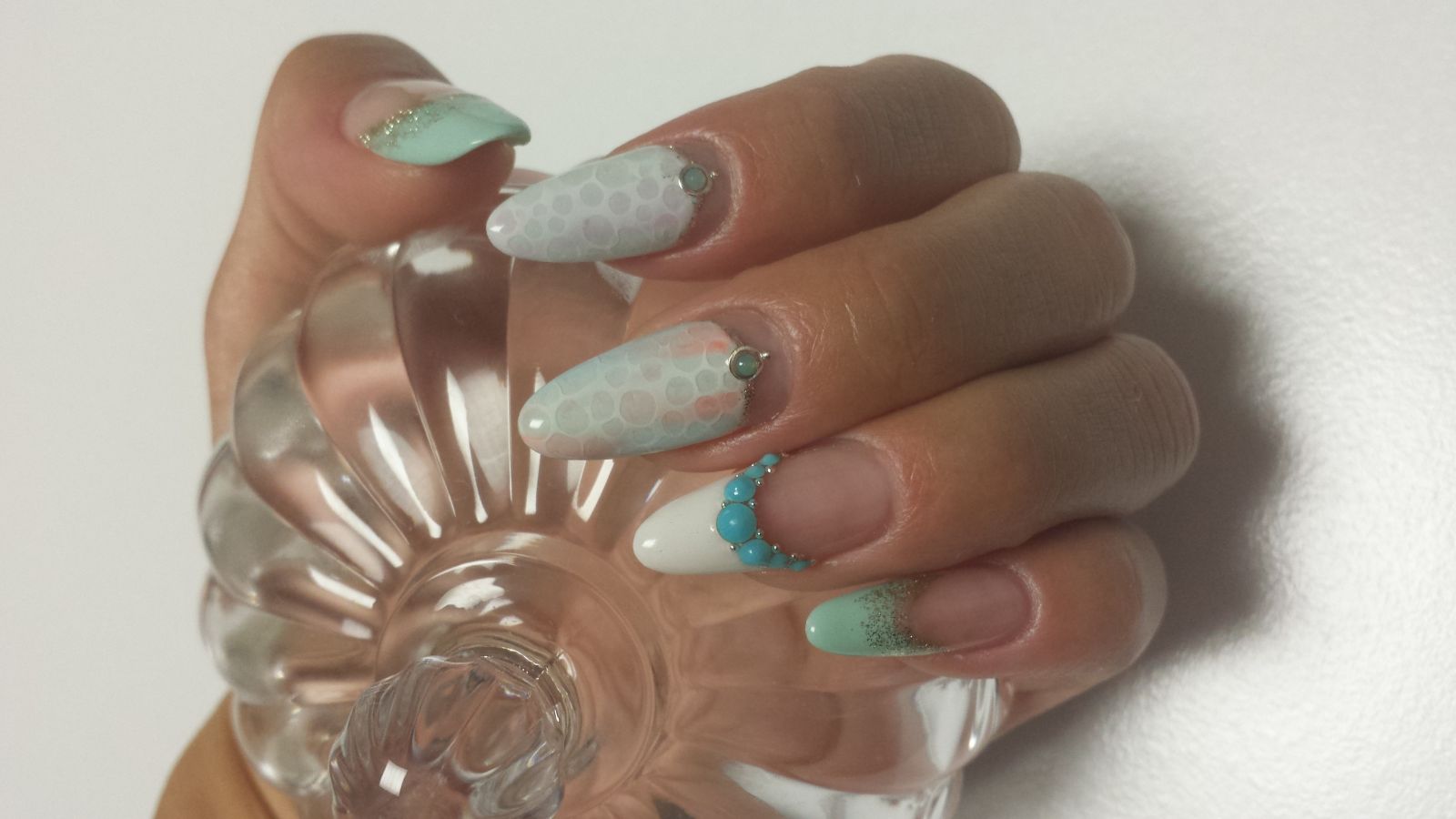 デザインアートコース
初回ジェル￥6400、スカルプ￥9600