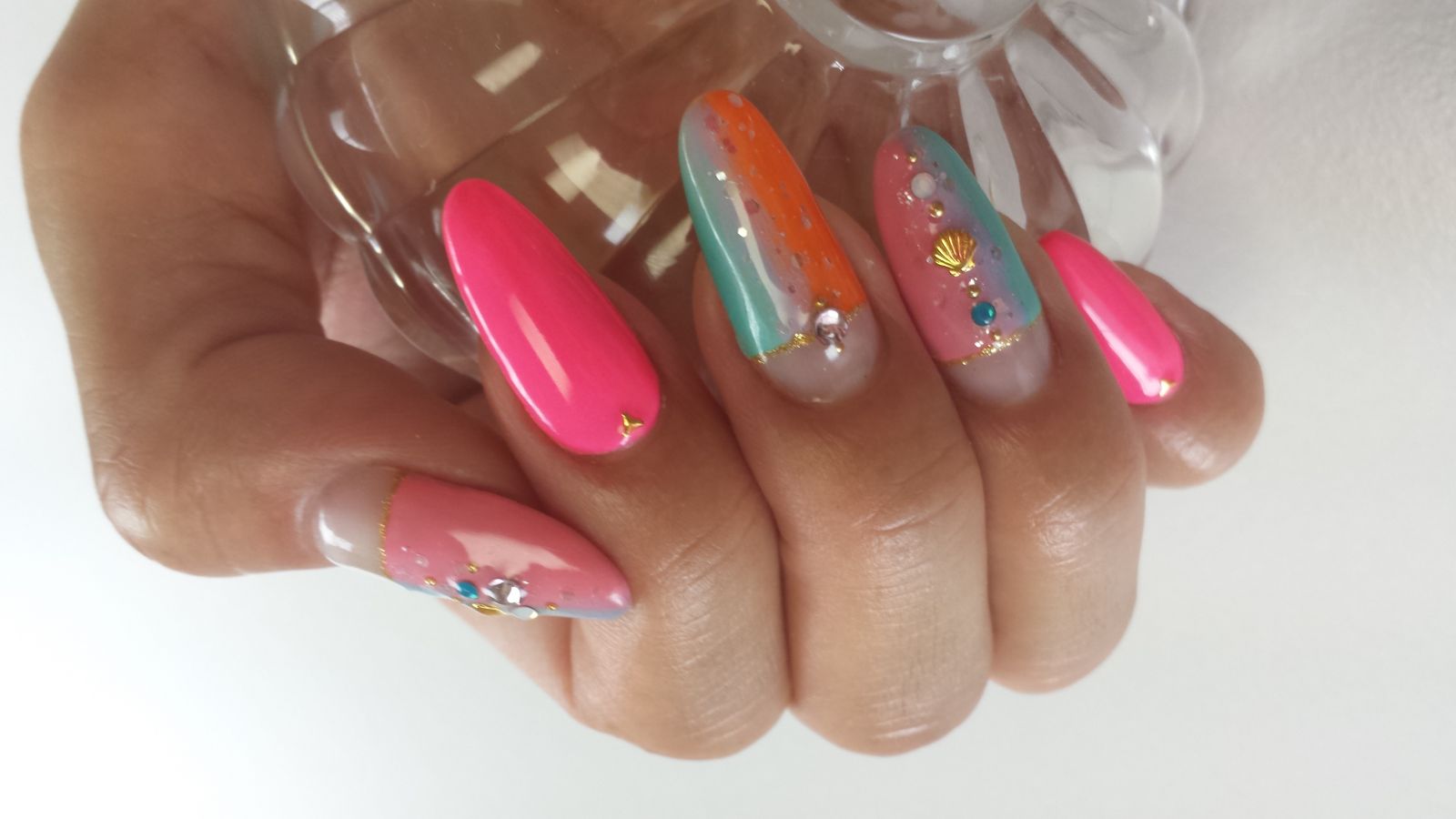 デザインアートコース
初回ジェル￥6400、スカルプ￥9600