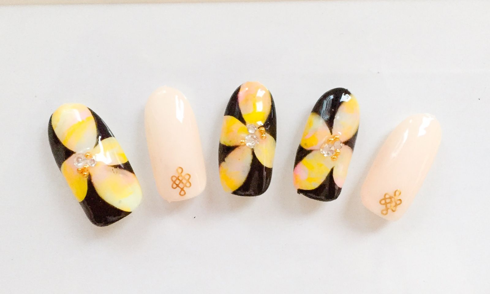 ネイル・アイラッシュ・エステサロン　belle ELEGA