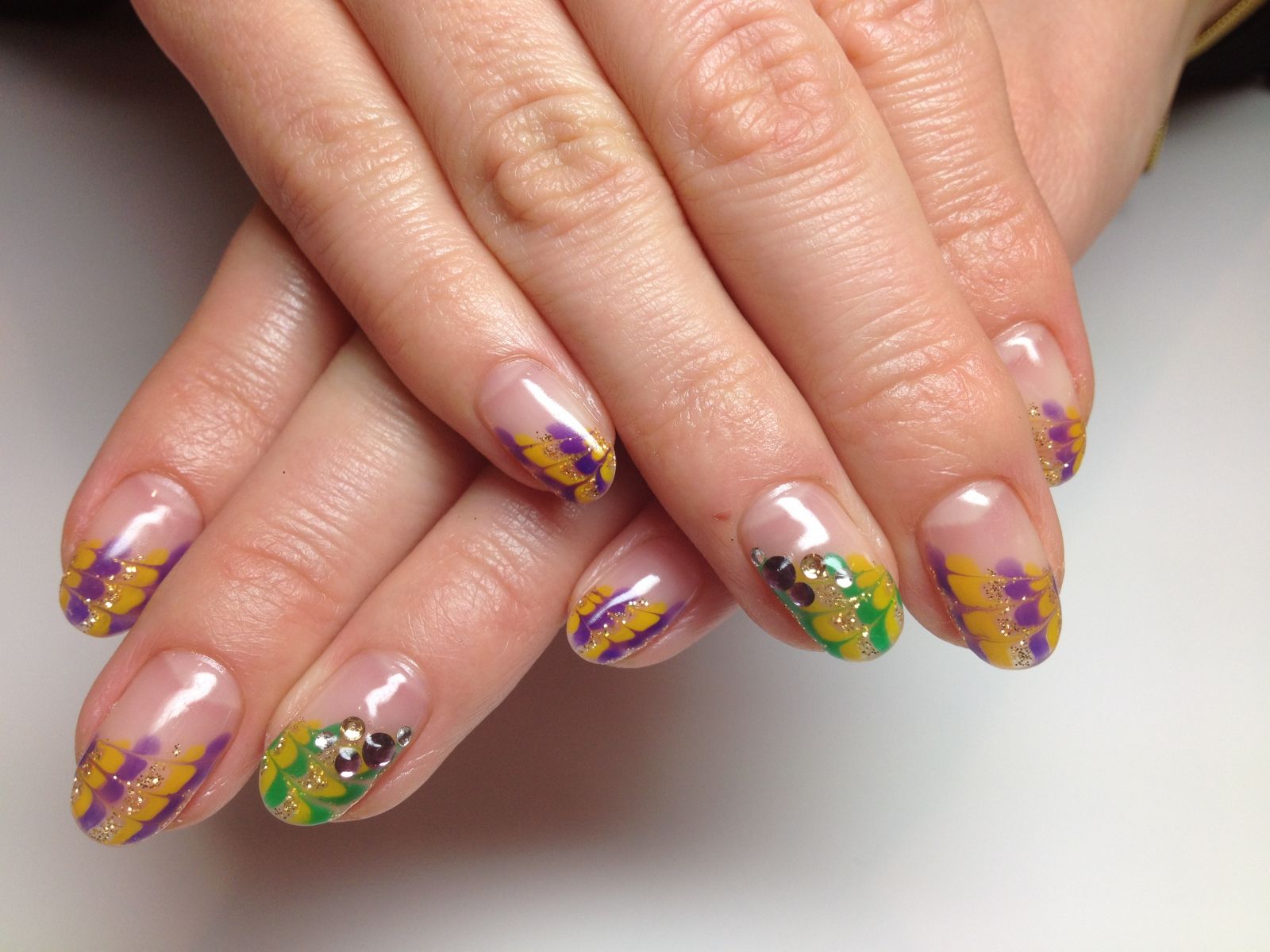 イエロー×パープルの絵筆タッチ×ストーン - Private Nail Salon"mauve"