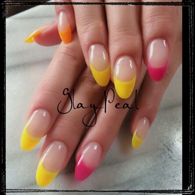 イエロー×ピンクのカラーフレンチ×長さだし - NailSalon GlayPeal