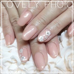 ヌードピンクのワンカラー×白い小花とパール