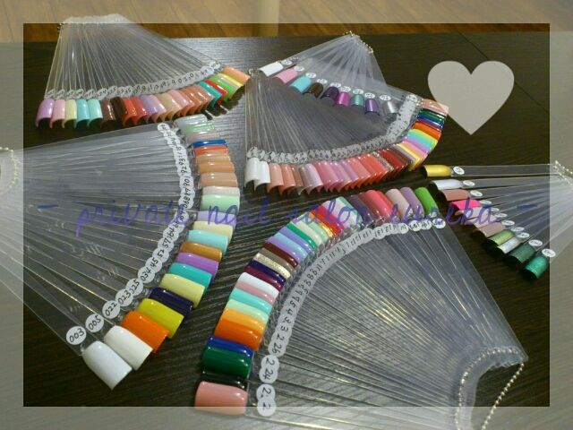 豊富なカラーを揃えています。当日、その場でお好みの色を作る事も可能です☆