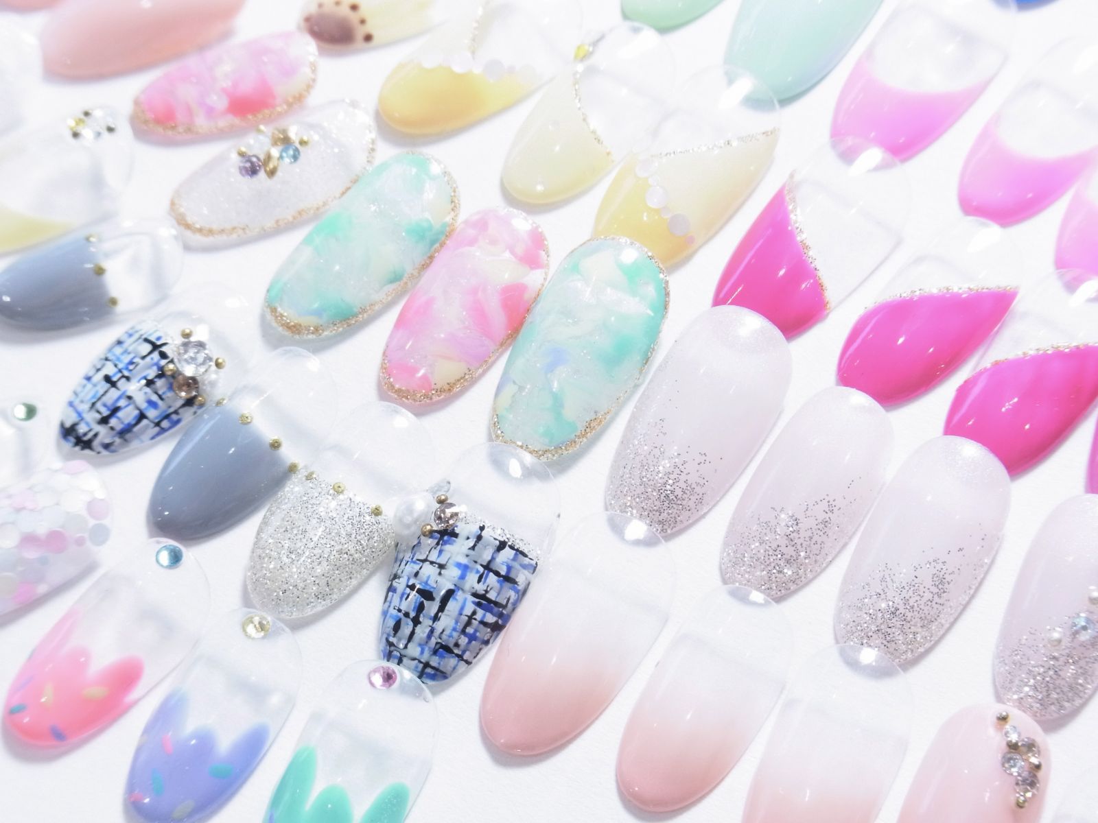 シンプル～ブライダルまで幅広いデザインサンプルをご用意☆