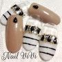 ヌードベージュ×白黒ボーダーのチップ×ビジュー - Nail ViVi
