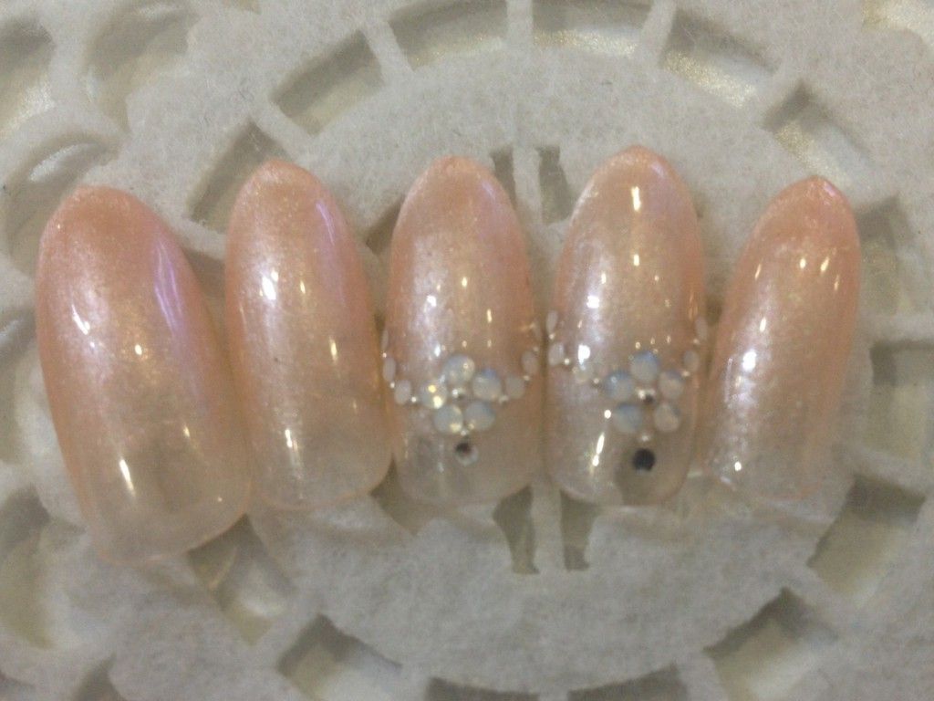 パールピンクのワンカラーチップ×ストーンとパーツ - Jetnail 西宮店