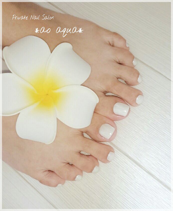 フットネイルも扱っております。嬉しいジェルネイル施術時、足浴+ケアサービス♡