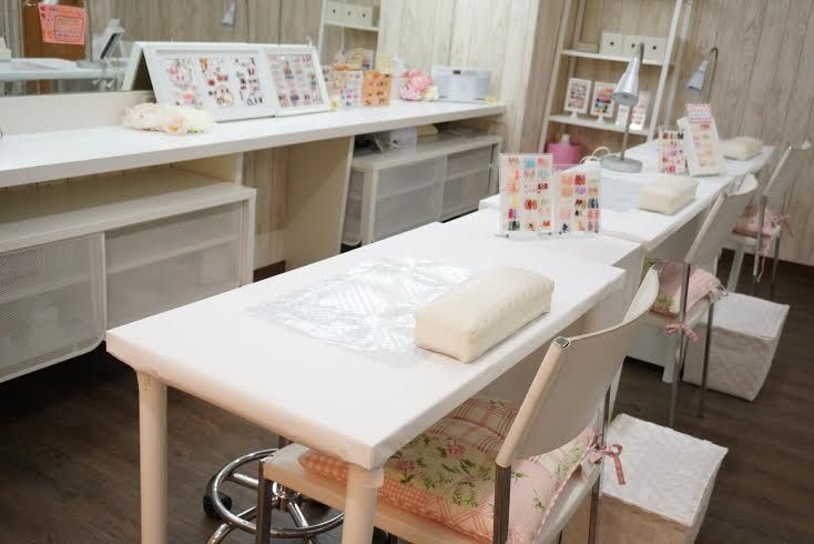 清潔で広々とした店内