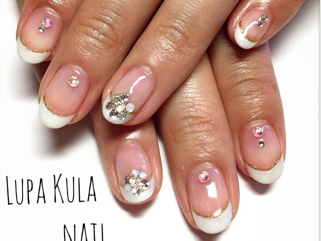 ブライダルネイルも受付けております。初めての方、デザインに迷ったらご相談下さいね。