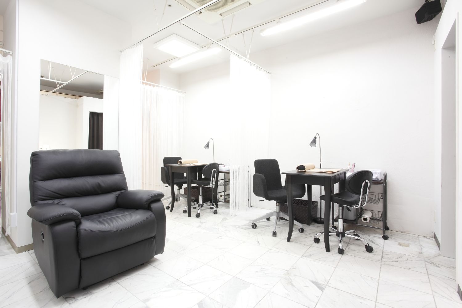 ☆白を基調とした店内☆