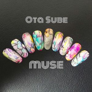カラフルなインクアート×ブラックの線描き