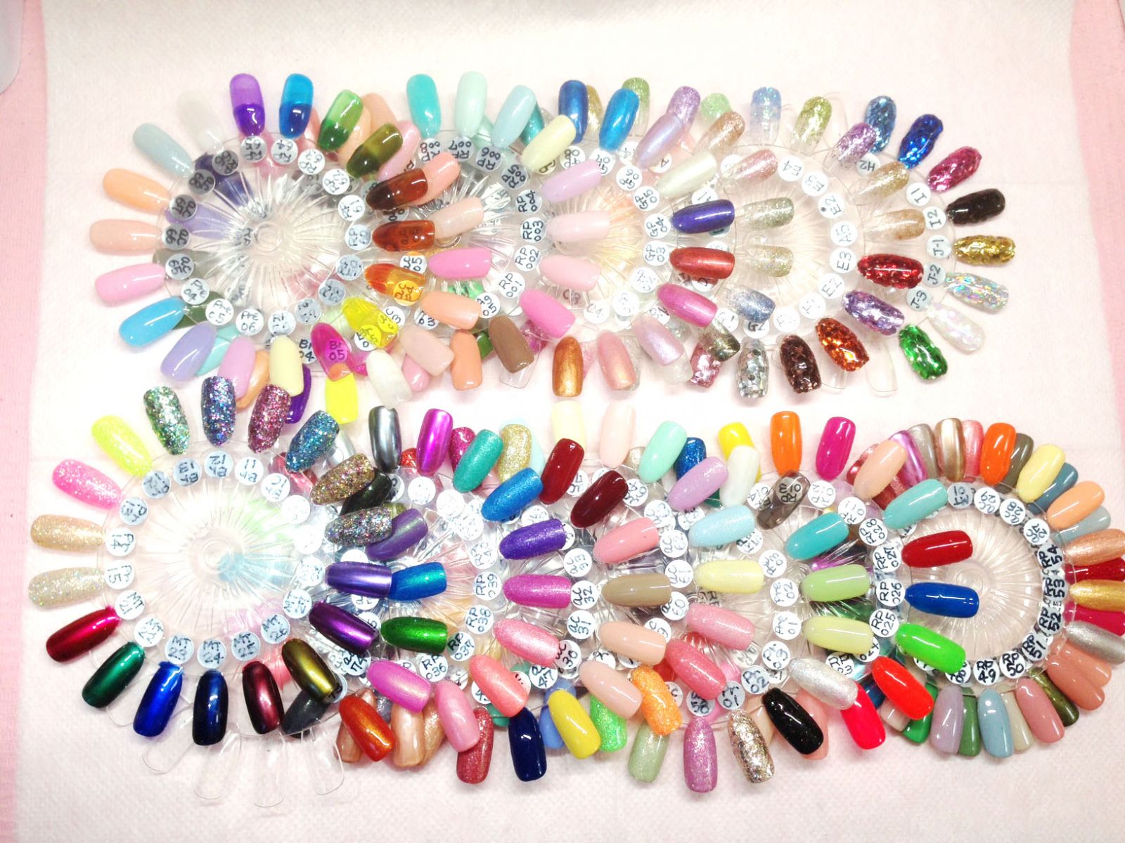 カラーも豊富に取りそろえております。