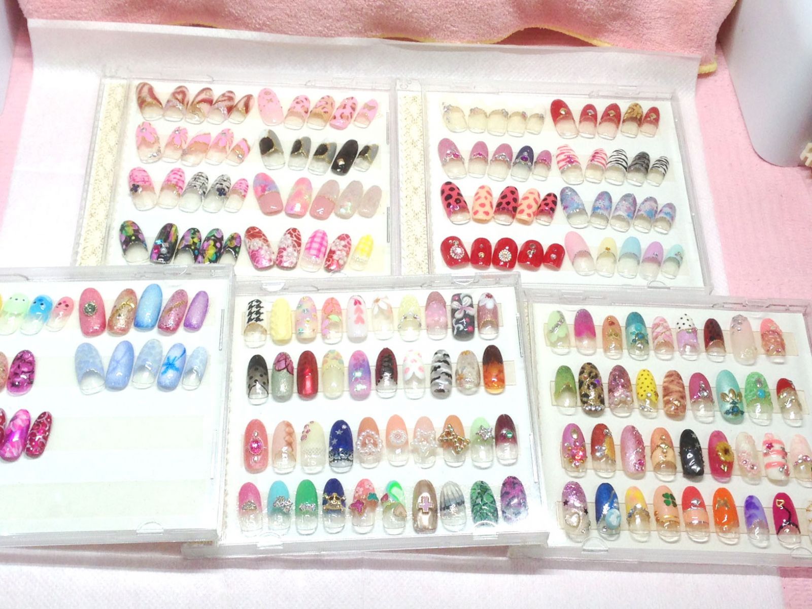 サンプルチップも随時更新！
豊富なデザインからお選び頂けます。