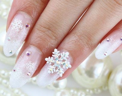 ホワイトの雪の結晶柄×3Dの大きなスノーフレーク - ネイルサロンlaveille