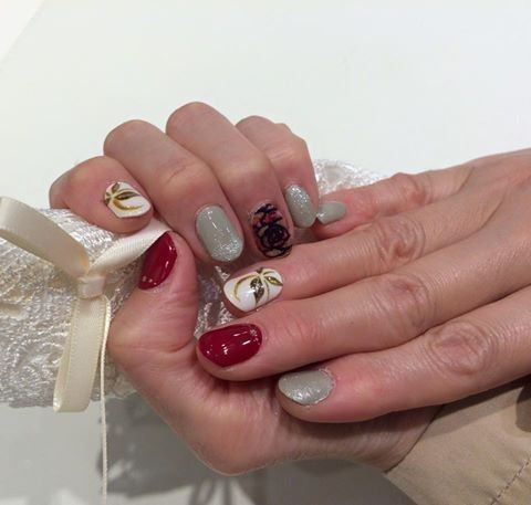ボルドー×グレーのワンカラー×黒いバラの線画 - Auto Nail LANI