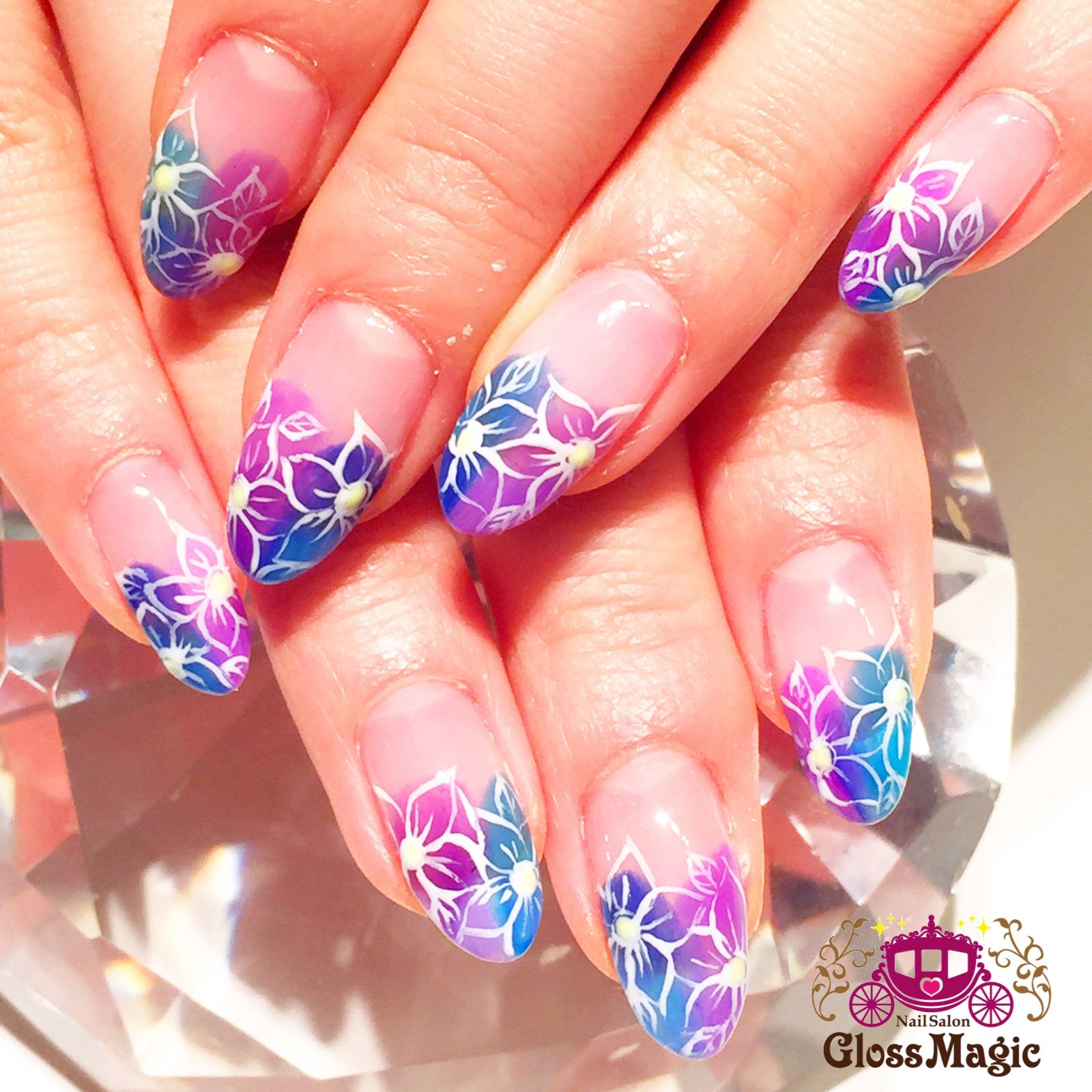 ジェルネイルでも少しインパクトのあるデザイン提供も出来ます。