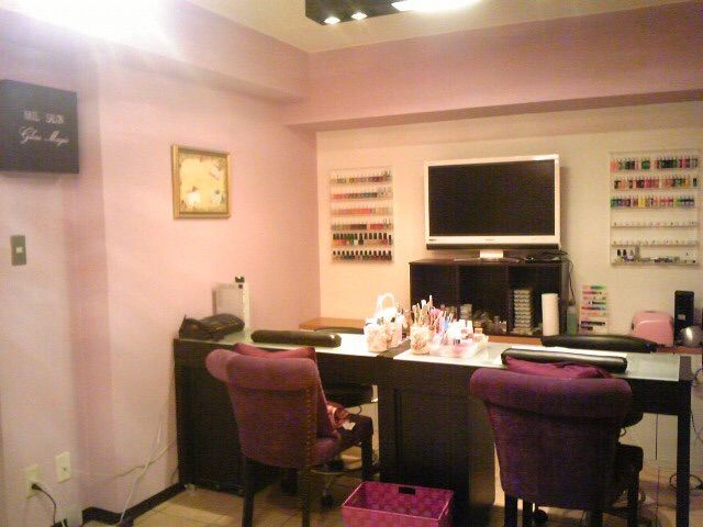 お好きなテレビやビデオを視聴しながらプライベート空間で施術致します。