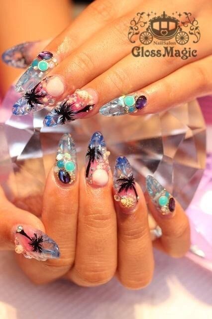 天然貝殻のネイルも出来ます。