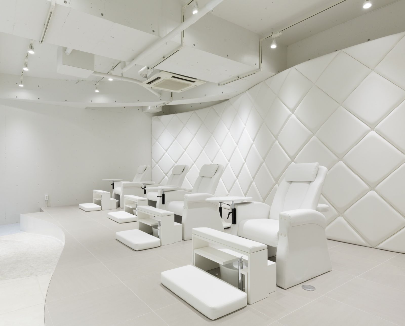 ハンド＆フットブース　全てのお席が、フットバス付きになります。