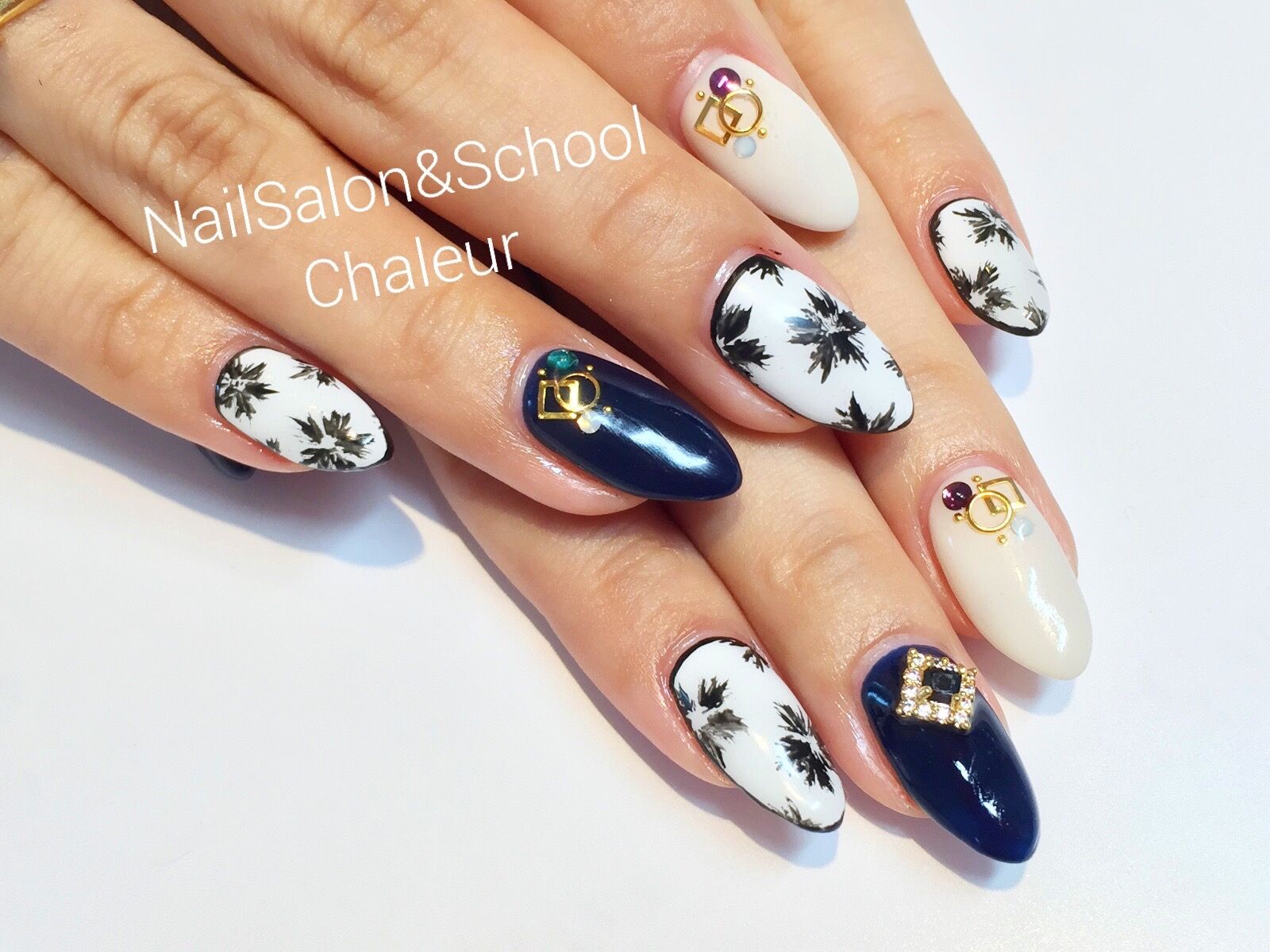 Nailsalon&School CHALEUR