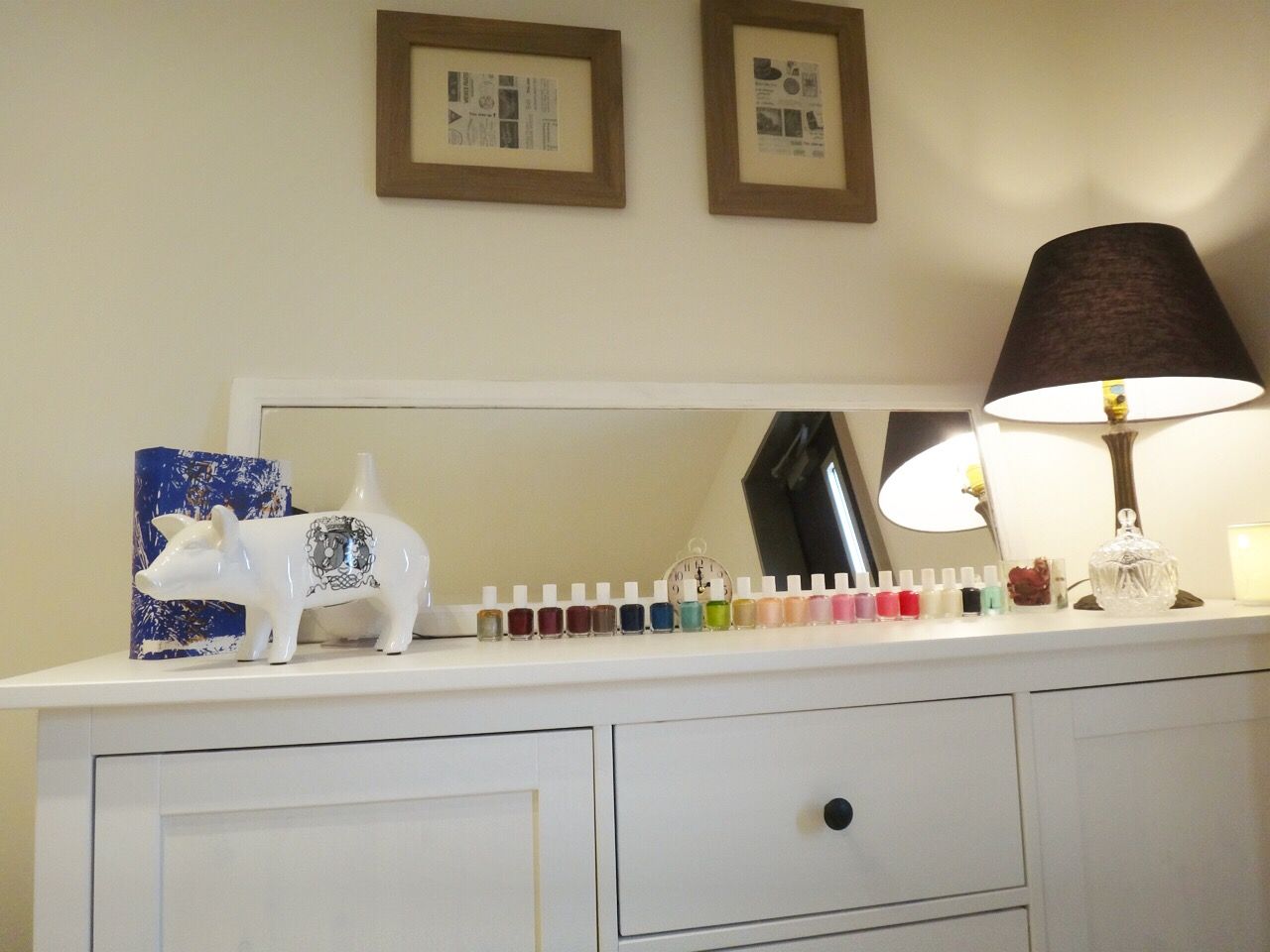 ホワイトとパープルを基調としたシックなお部屋は気品あふれる落ち着いた雰囲気です。