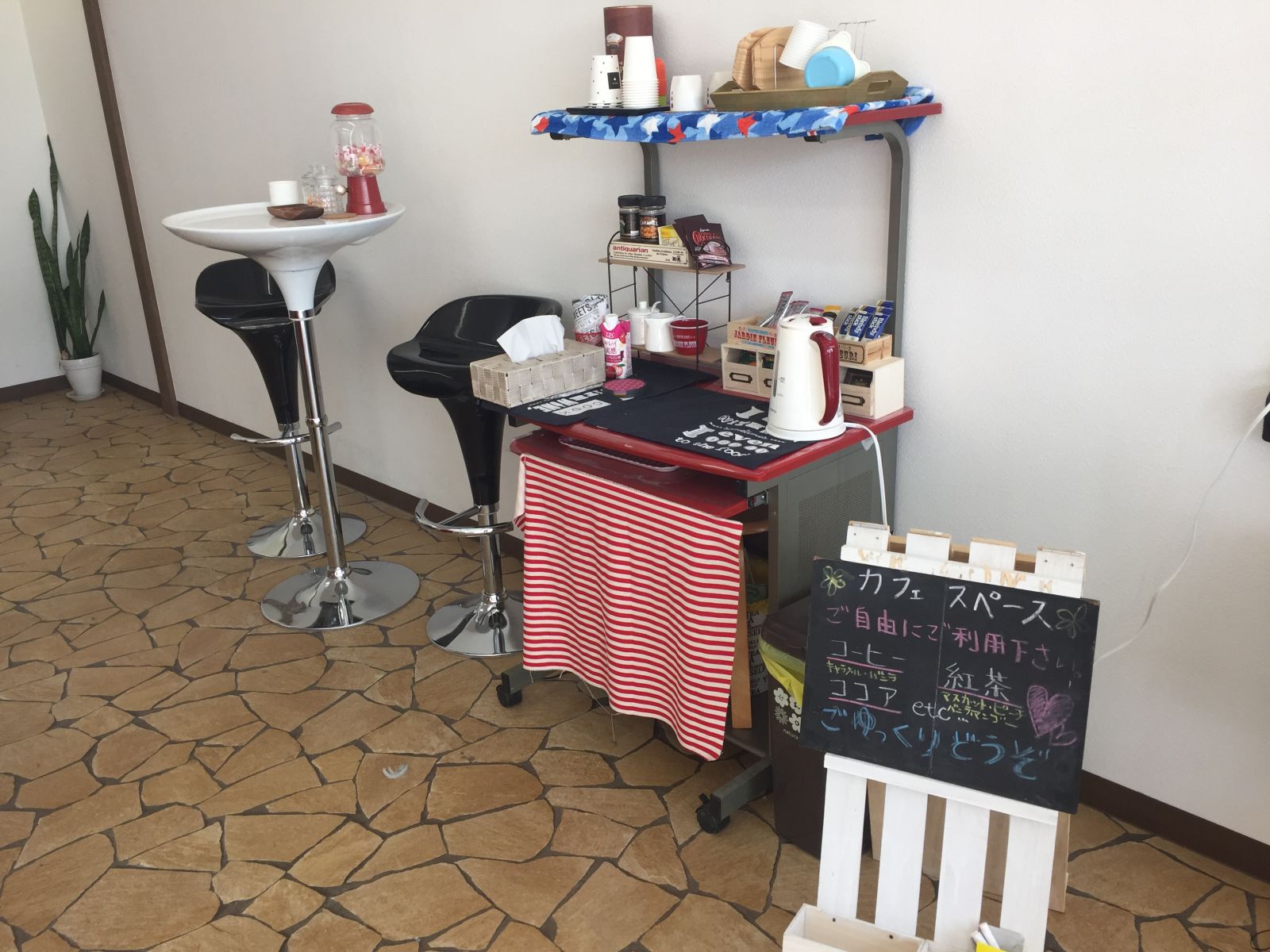 カフェスペース、ご自由にどうぞ