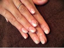ホワイトフレンチ×ゴールドの流れるライン - NAIL*MAHALO【MAHALOネイル部門】