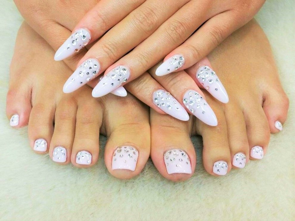 ご新規様は、手足セットで１０００円ＯＦＦ！
会員様は、手足セットで２０００円ＯＦＦ！！！