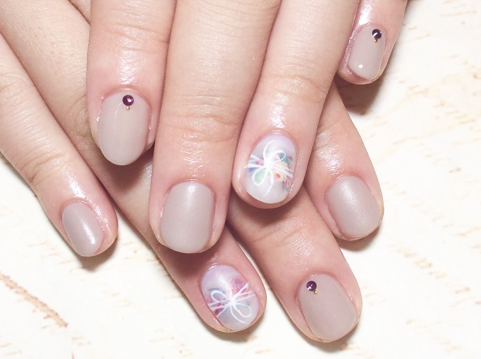 ベージュハーバルネイル